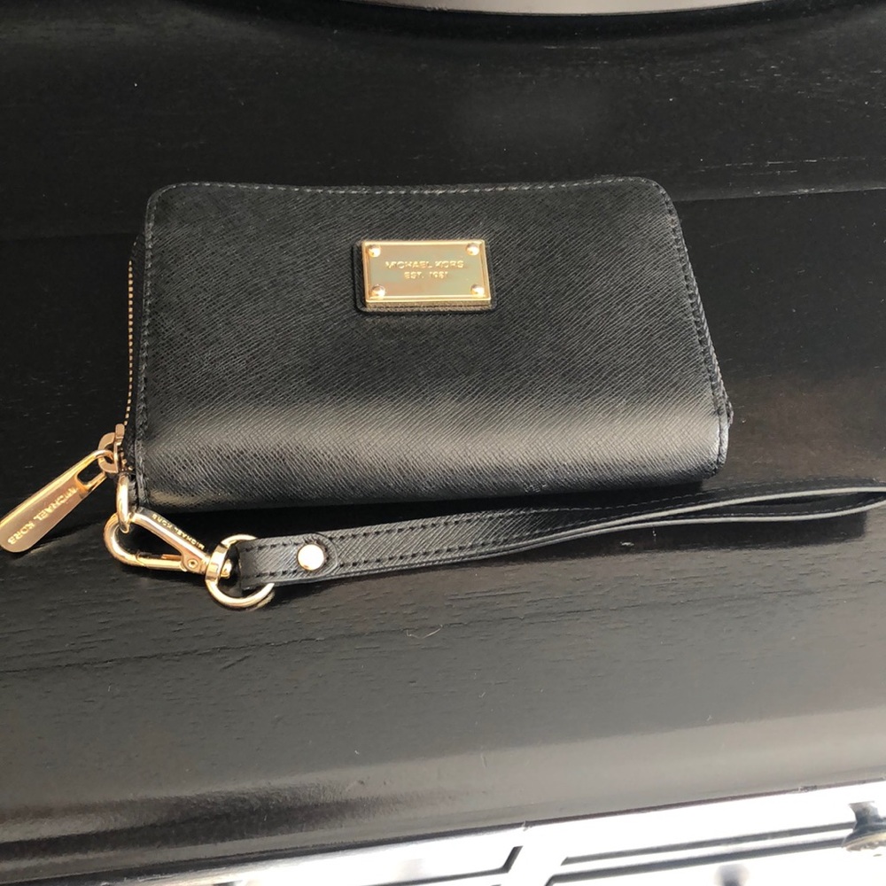 Michael Kors Wristlet Wallet